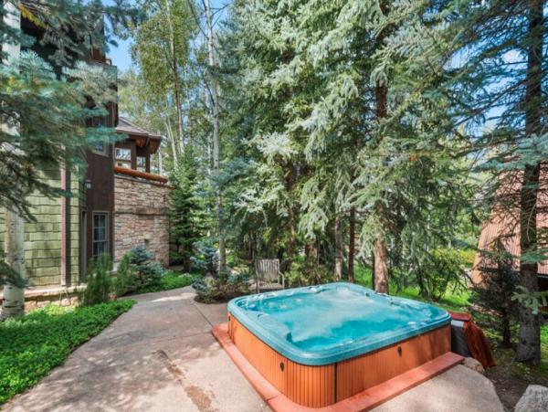 Luxurious Ski-in/ Ski-out Vacation Home - Family-Friendly Retreat